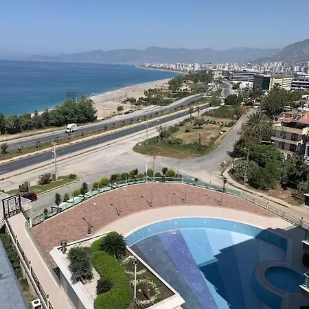 Luxury Penthouse With Amazing Sea View First Row * אלאניה