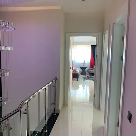 Luxury Penthouse With Amazing Sea View First Row דירה